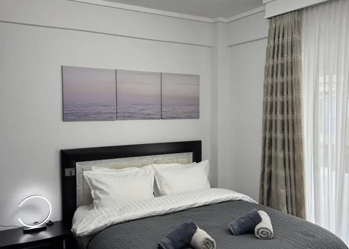 Mnemes Apartament Néoi Epivátai